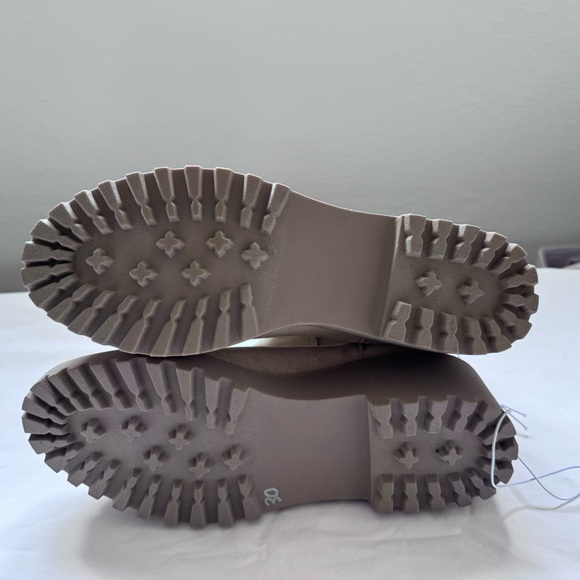 NWOT dolce Vida size 8 suede cream colored boots - Picture 4 of 5